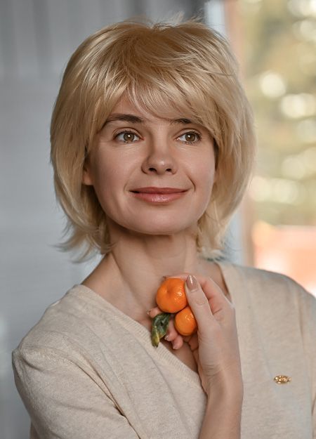 Фото 1. Искусственный парик с короткой стрижкой Астра цвета блонд