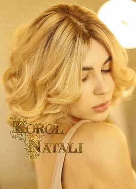 Фото 1. Натуральный парик средней длинны Gold_1/11 цвета блонд.